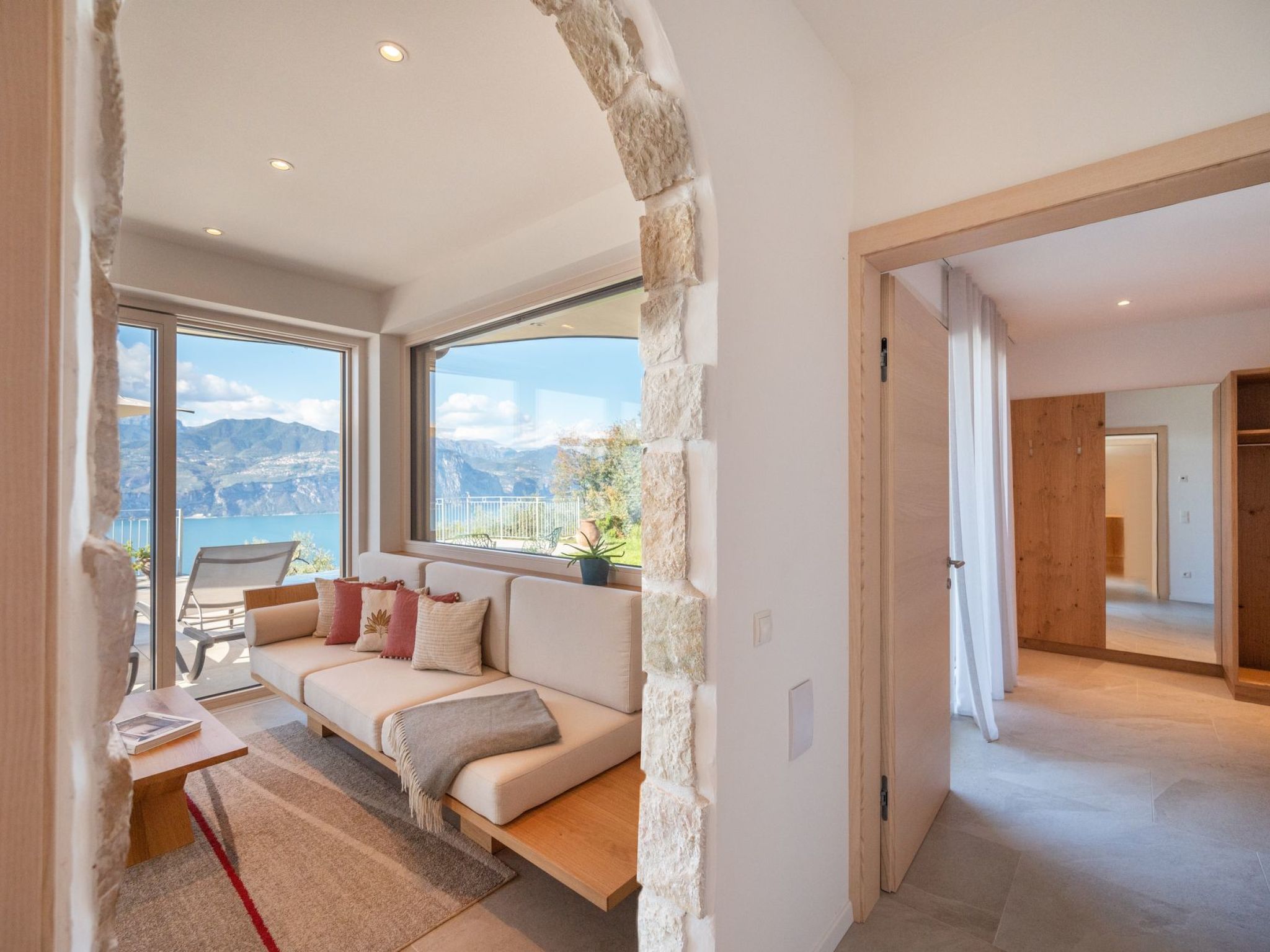 Alleinstehende Villa mit Pool und Traumaussicht-Inside