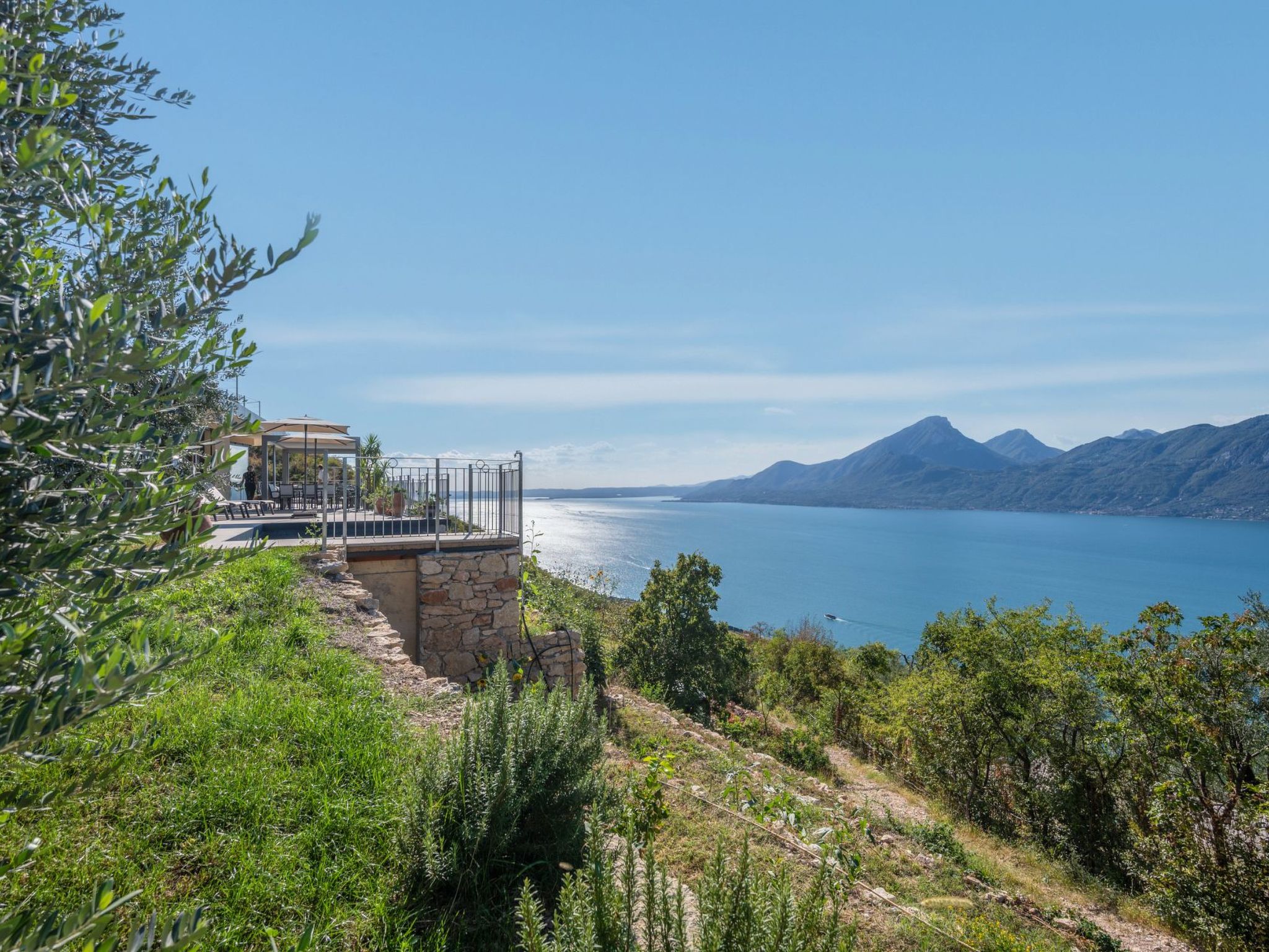 Alleinstehende Villa mit Pool und Traumaussicht-Inside