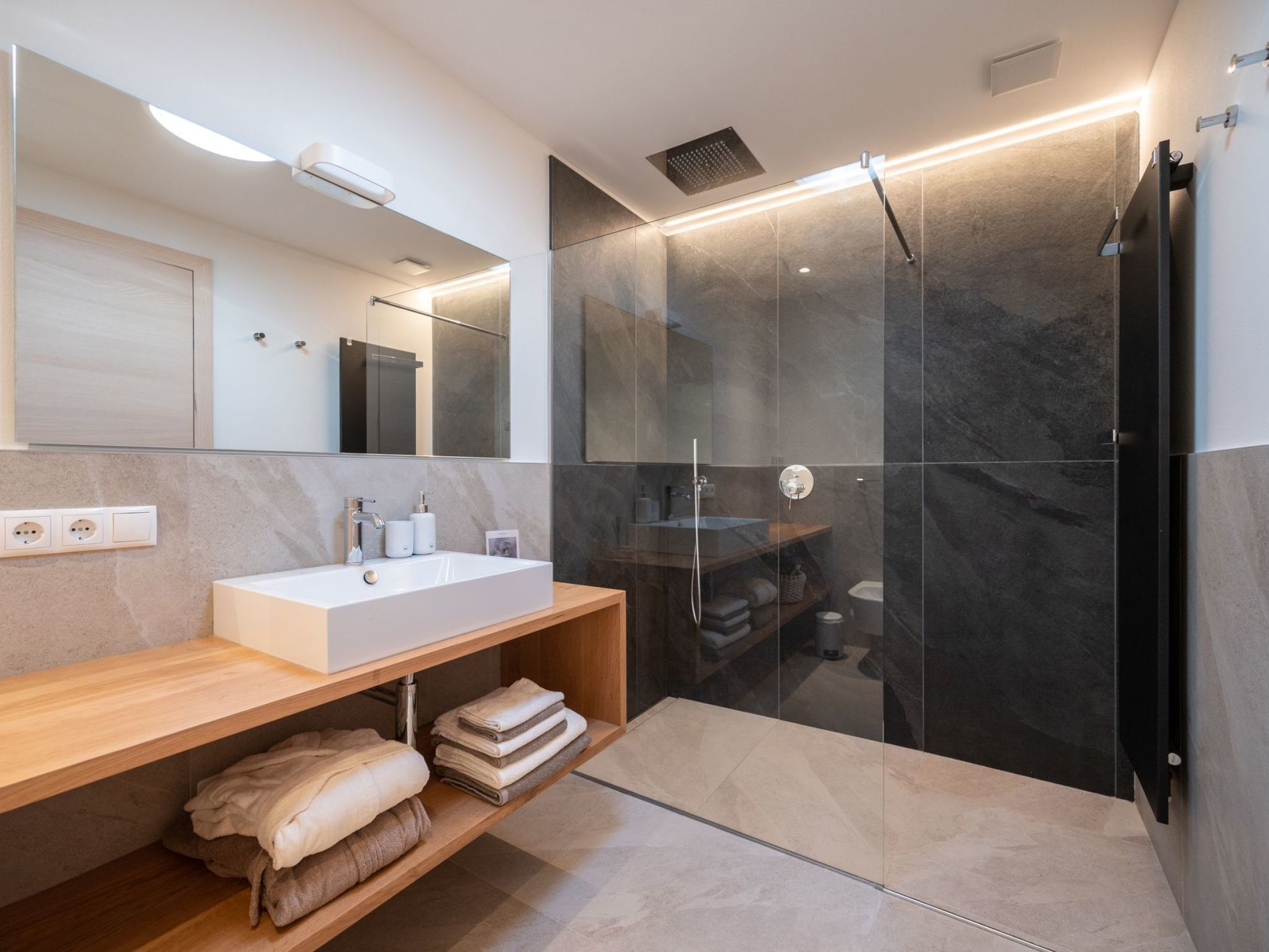 Alleinstehende Villa mit Pool und Traumaussicht-Inside