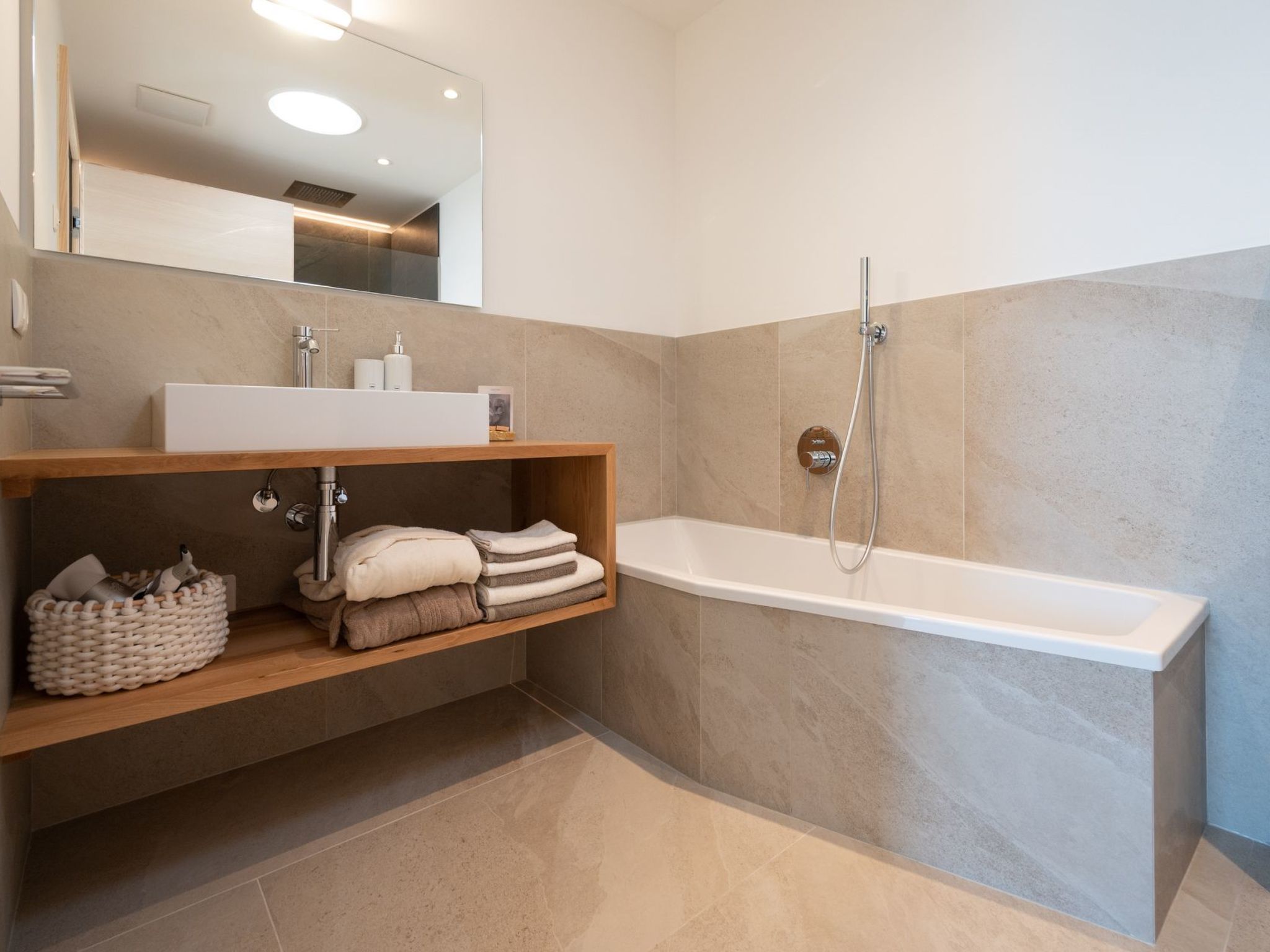 Alleinstehende Villa mit Pool und Traumaussicht-Inside