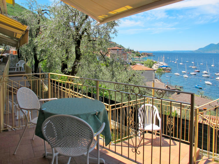 Meerzicht en strandlocatie: Appartement Casa Maria in Brenzone in Brenzone
