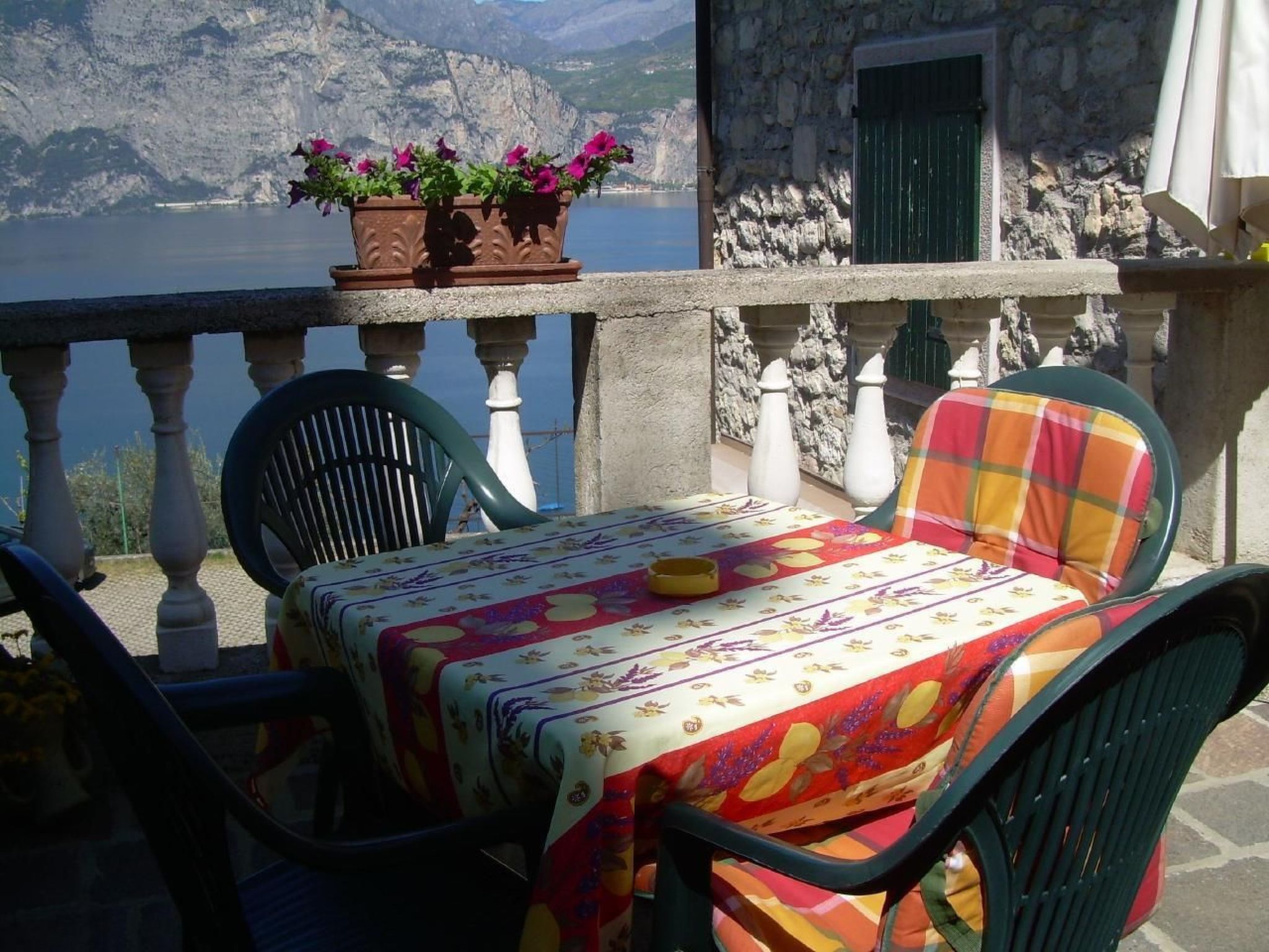 Mit Blick auf das Wasser-Binnen