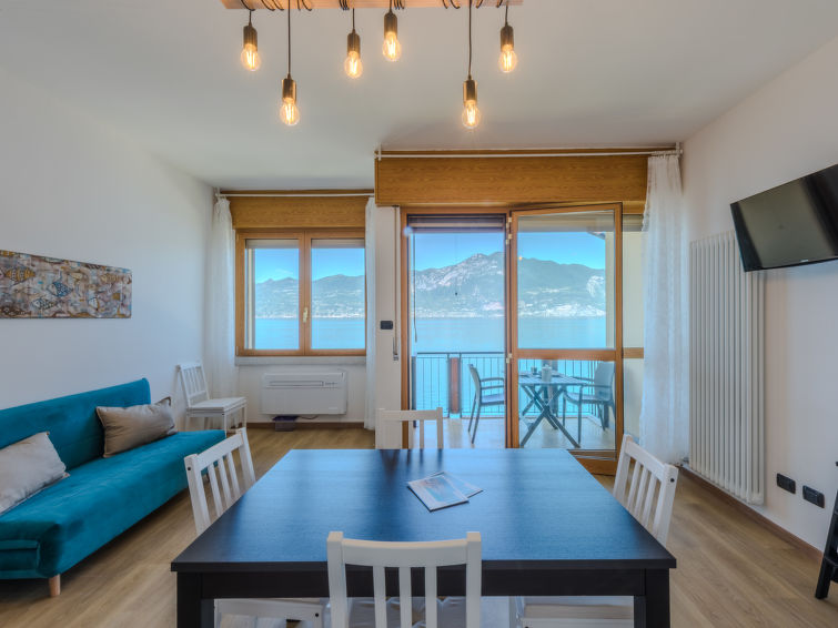 4-persoons appartement met meer- en bergzicht in Torri del Benaco in Torri del Benaco