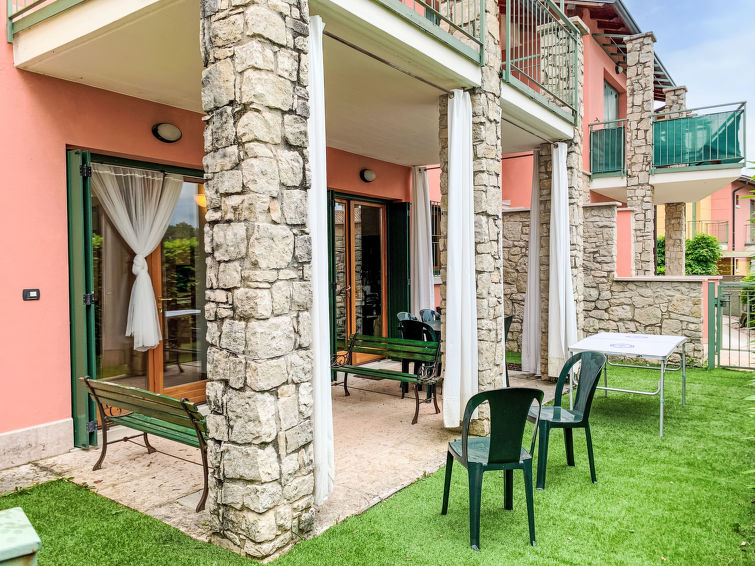 Op 1 km van het centrum: ruim appartement in Torri del Benaco in Torri del Benaco