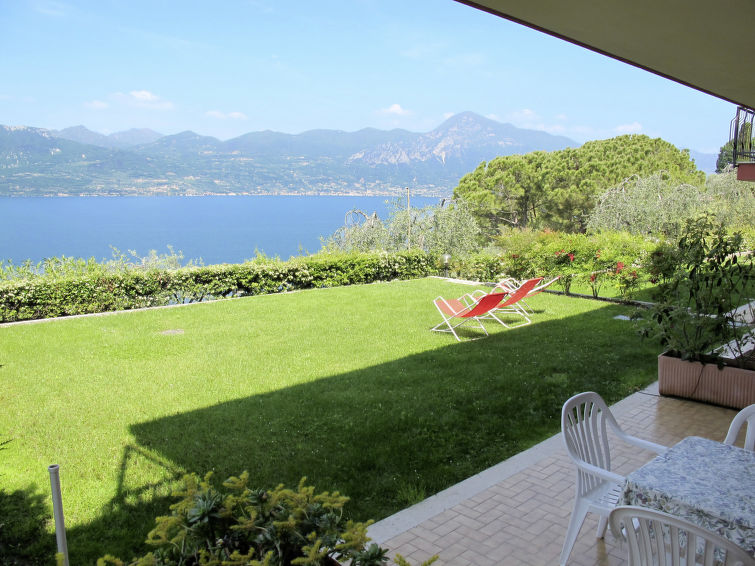 Appartement met meerzicht in Torri del Benaco in Torri del Benaco