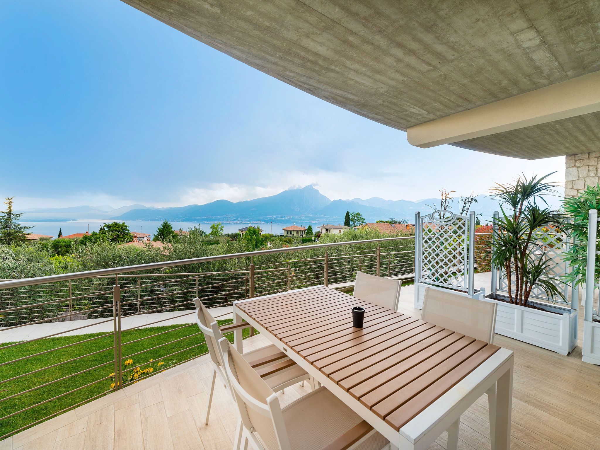 Flacher Sonnenaufgang-Binnen