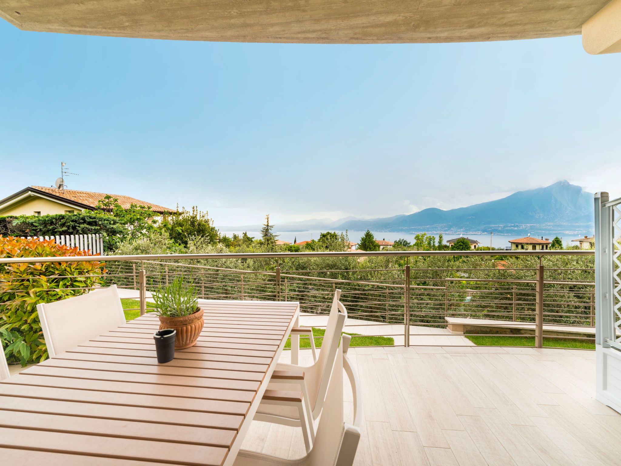 Flacher Sonnenaufgang-Binnen