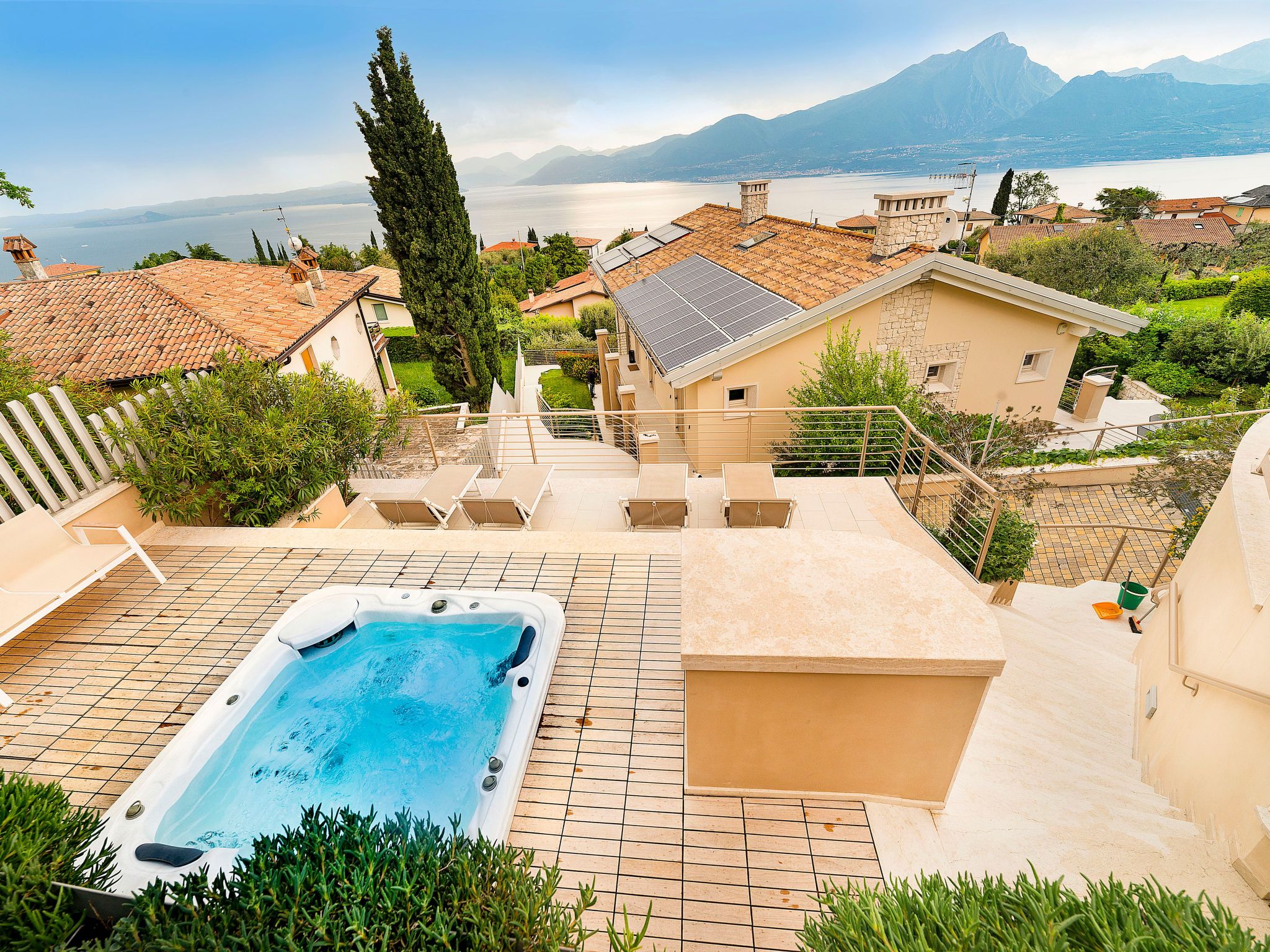 Flacher Sonnenaufgang-Binnen