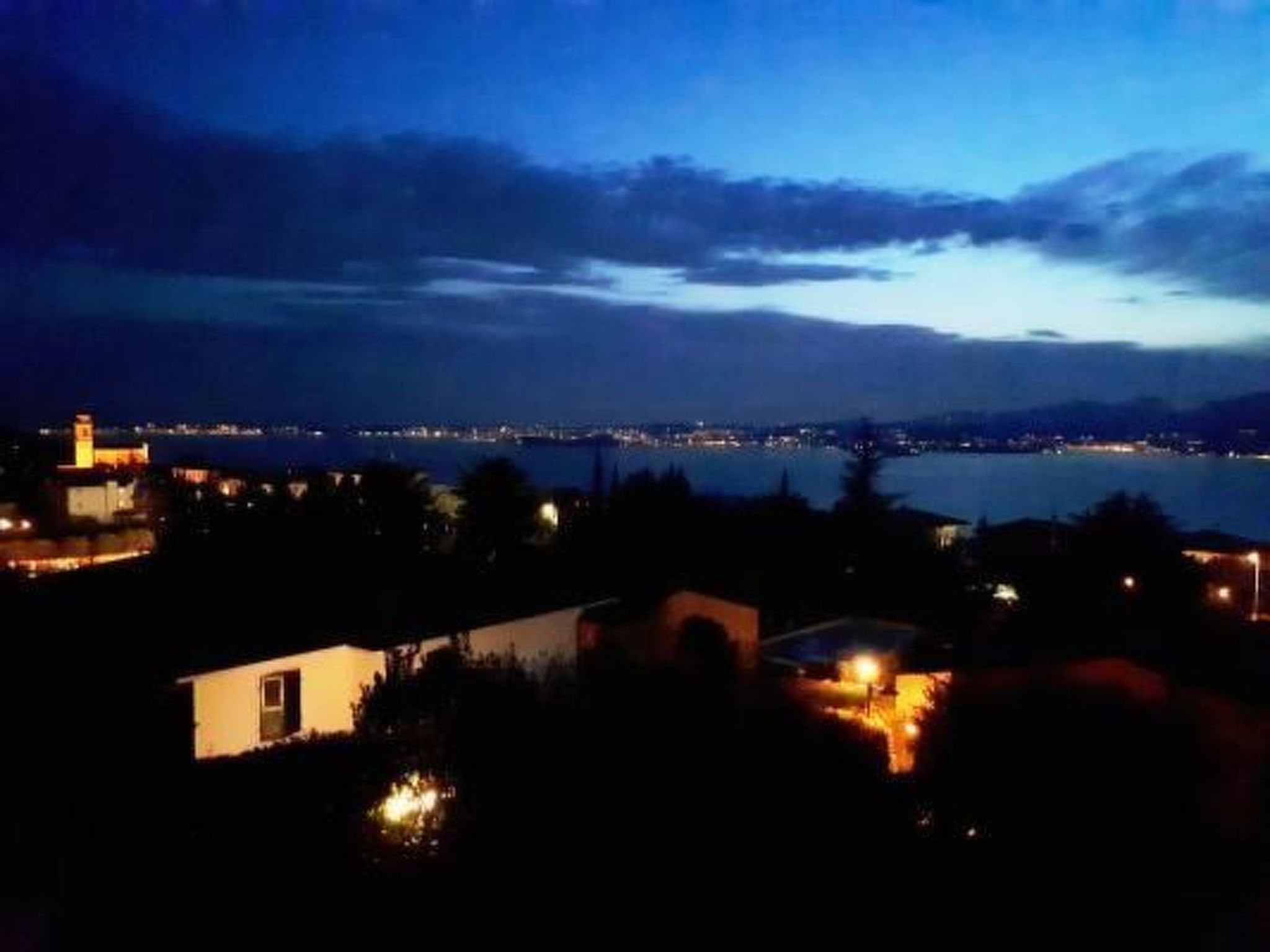 Flacher Sonnenaufgang-Binnen