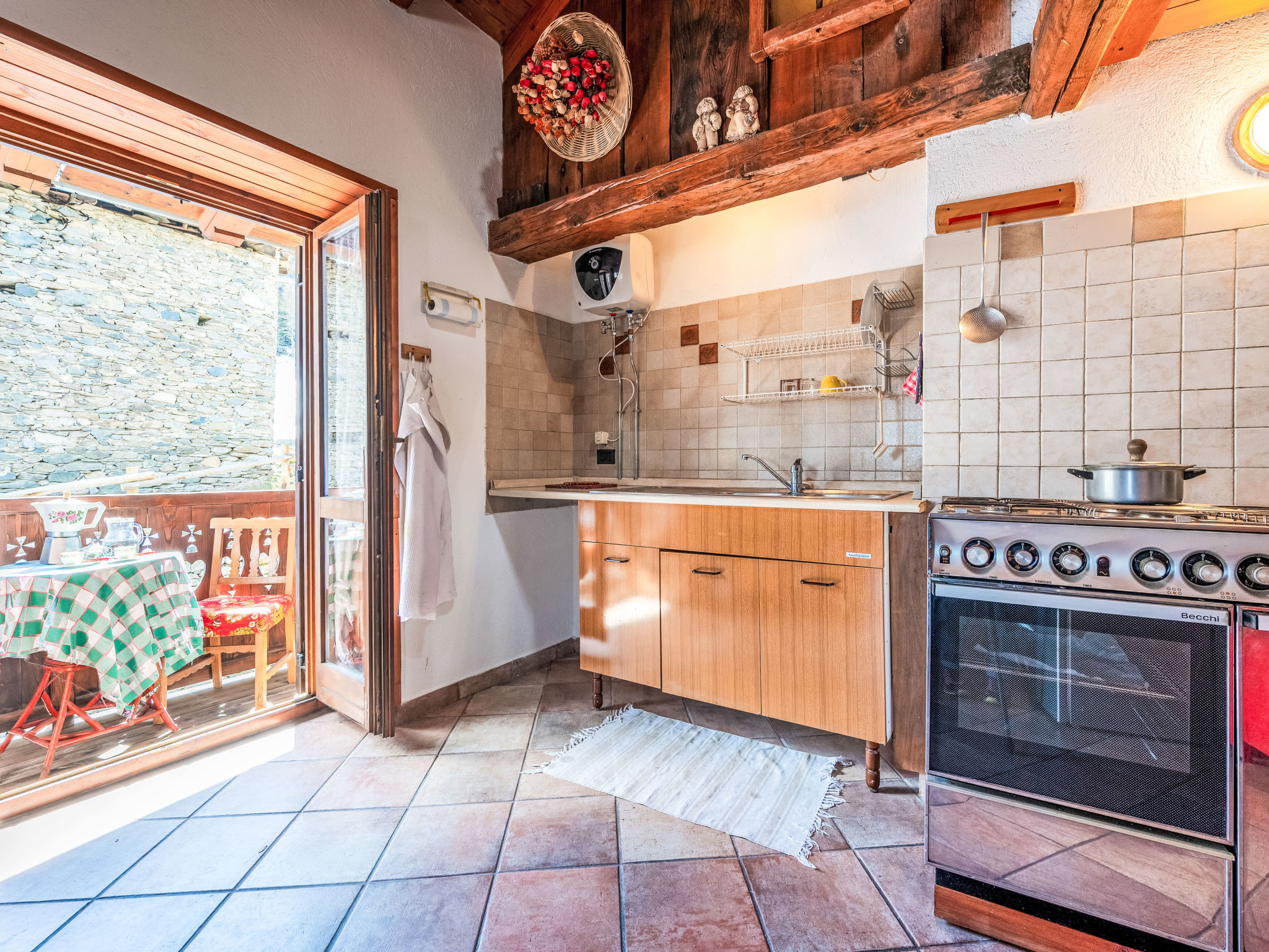 Les Combes 6 - Inside