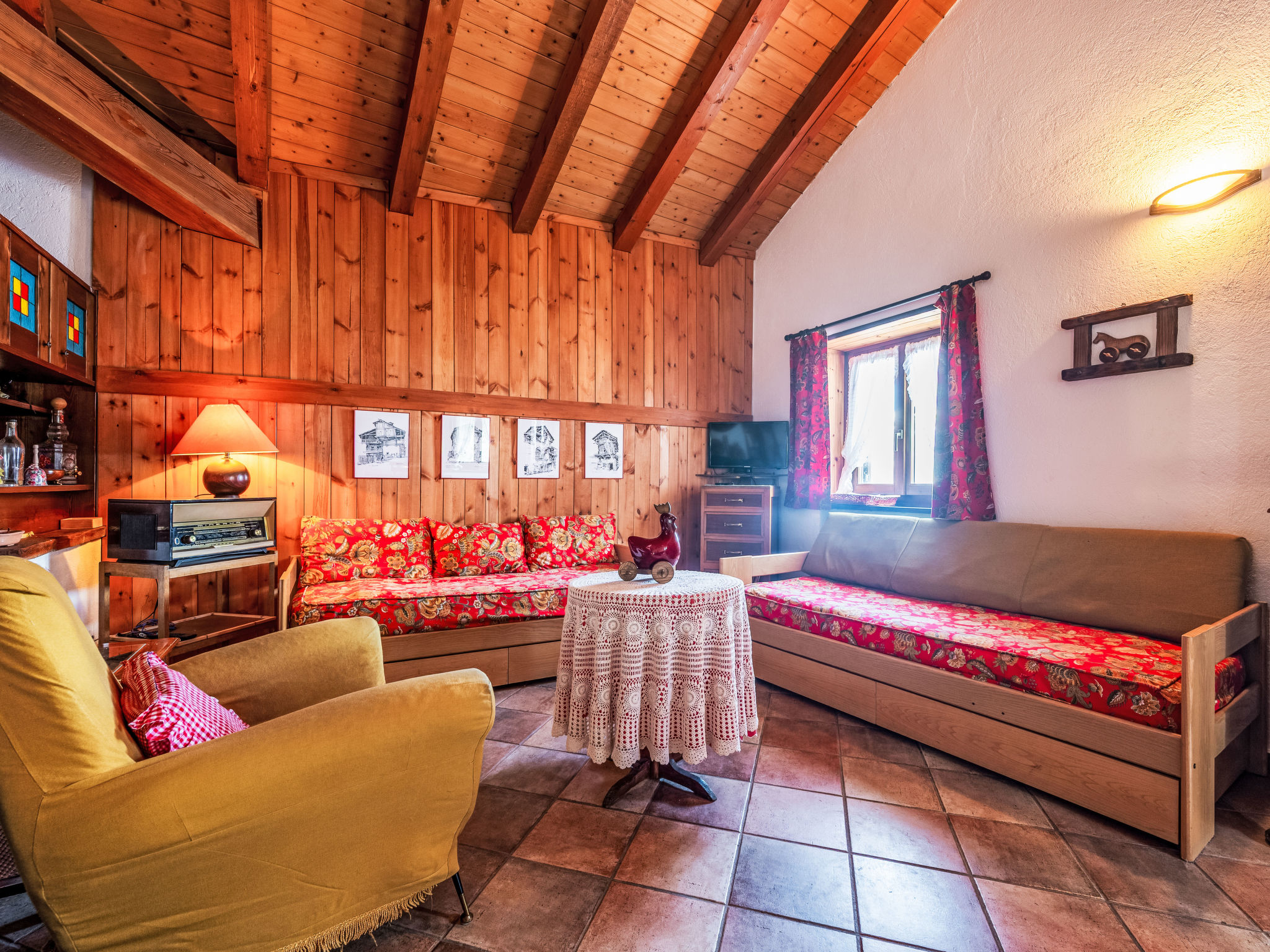 Les Combes 6 - Inside