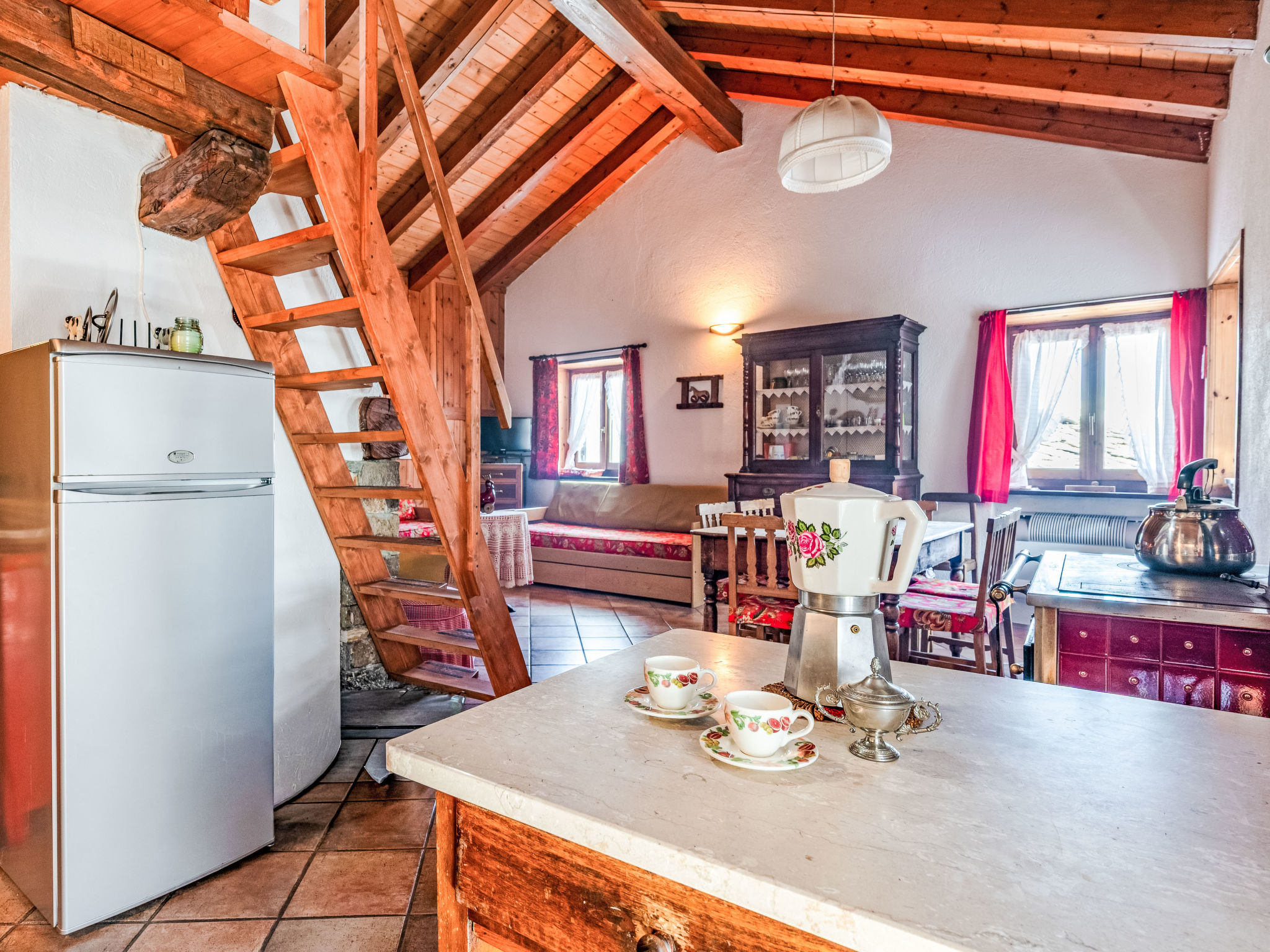 Les Combes 6 - Inside