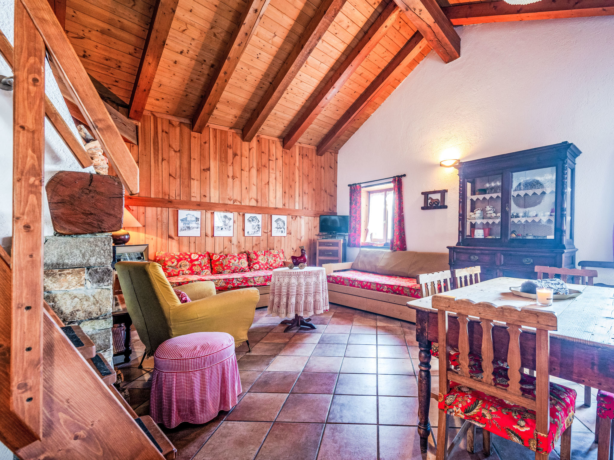 Les Combes 6 - Inside