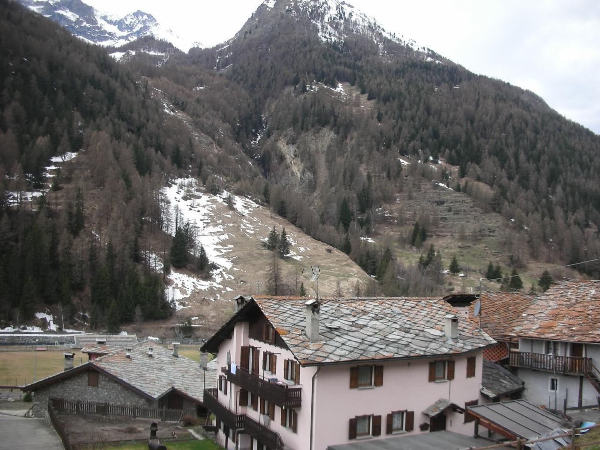 Mit Bergblick-Binnen