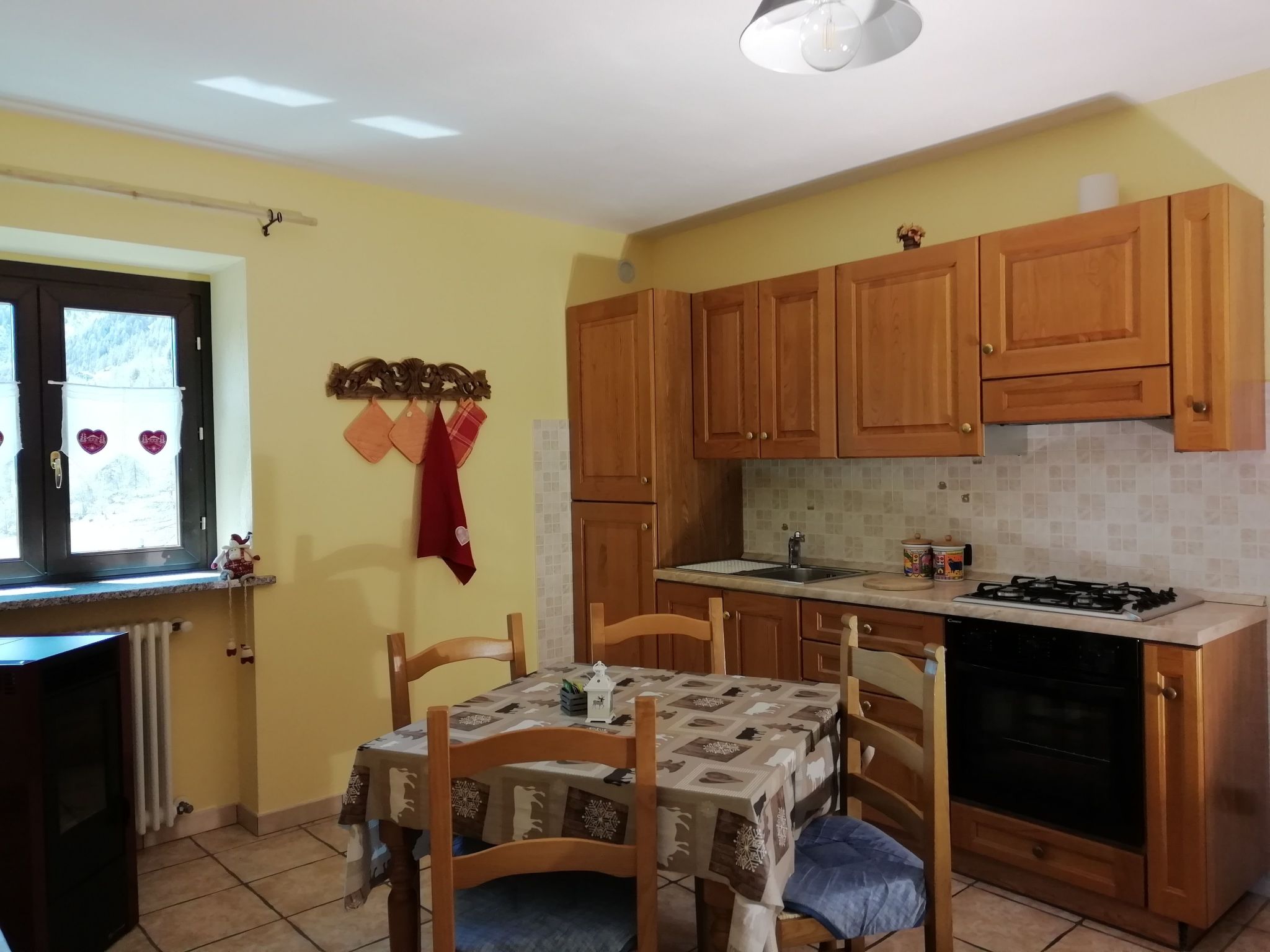 Helle, panoramische Wohnung in den Alpen.