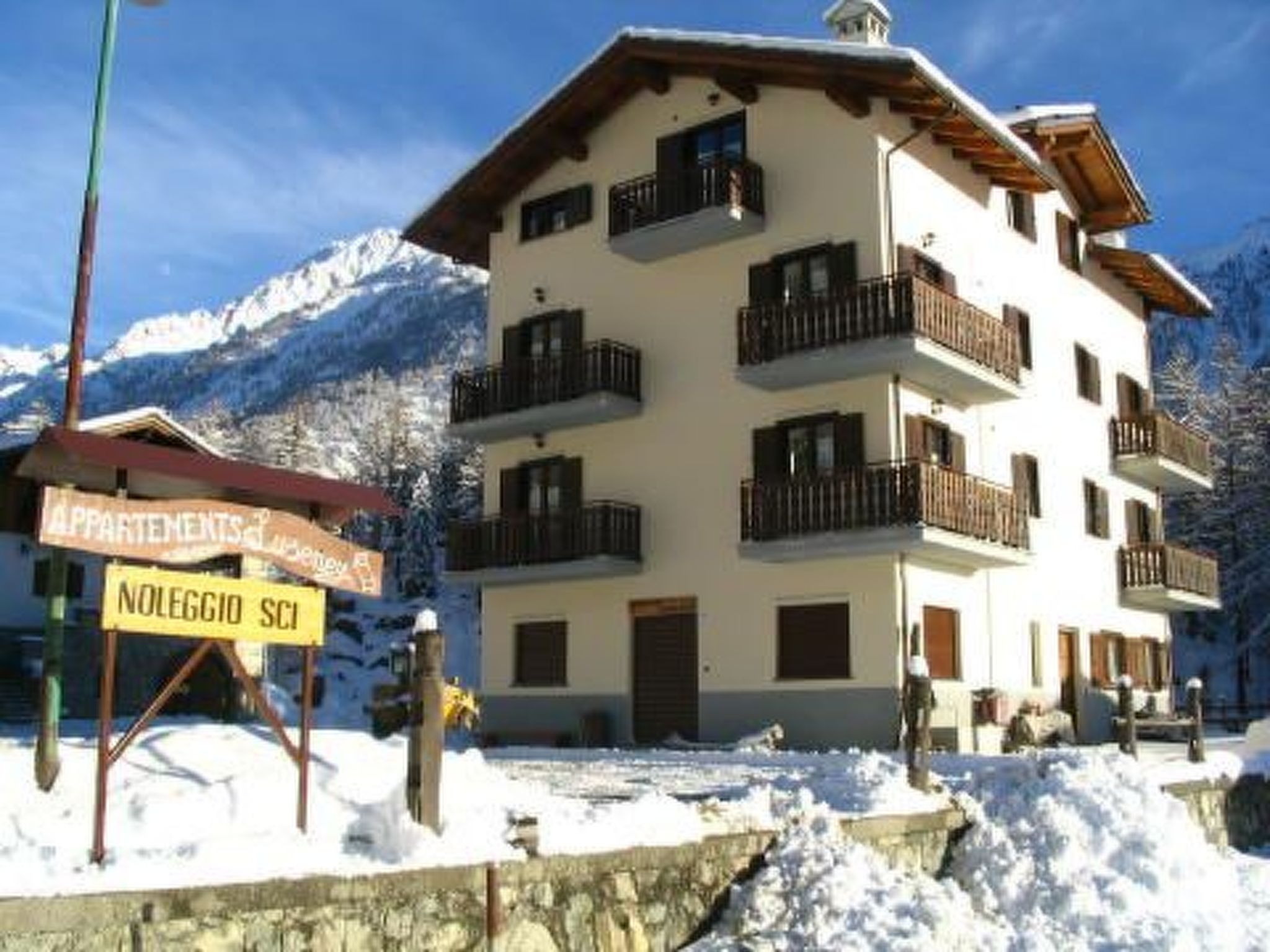 Helle, panoramische Wohnung in den Alpen.-Buiten