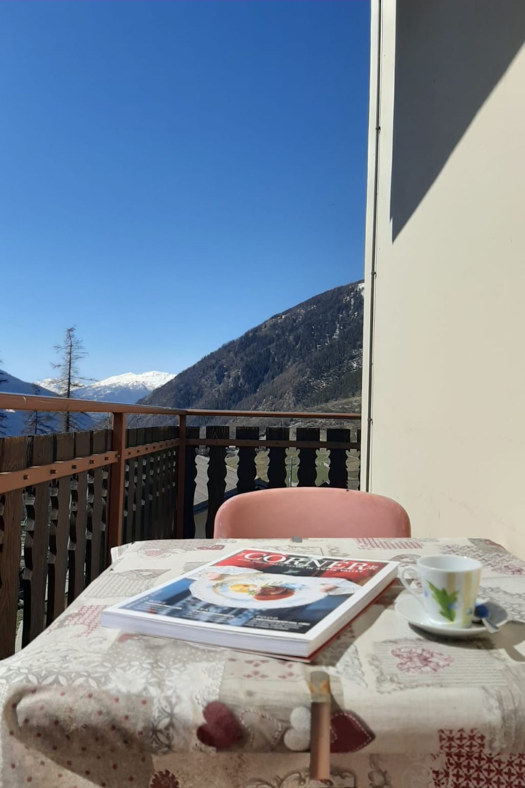 Helle, panoramische Wohnung in den Alpen.-Buiten