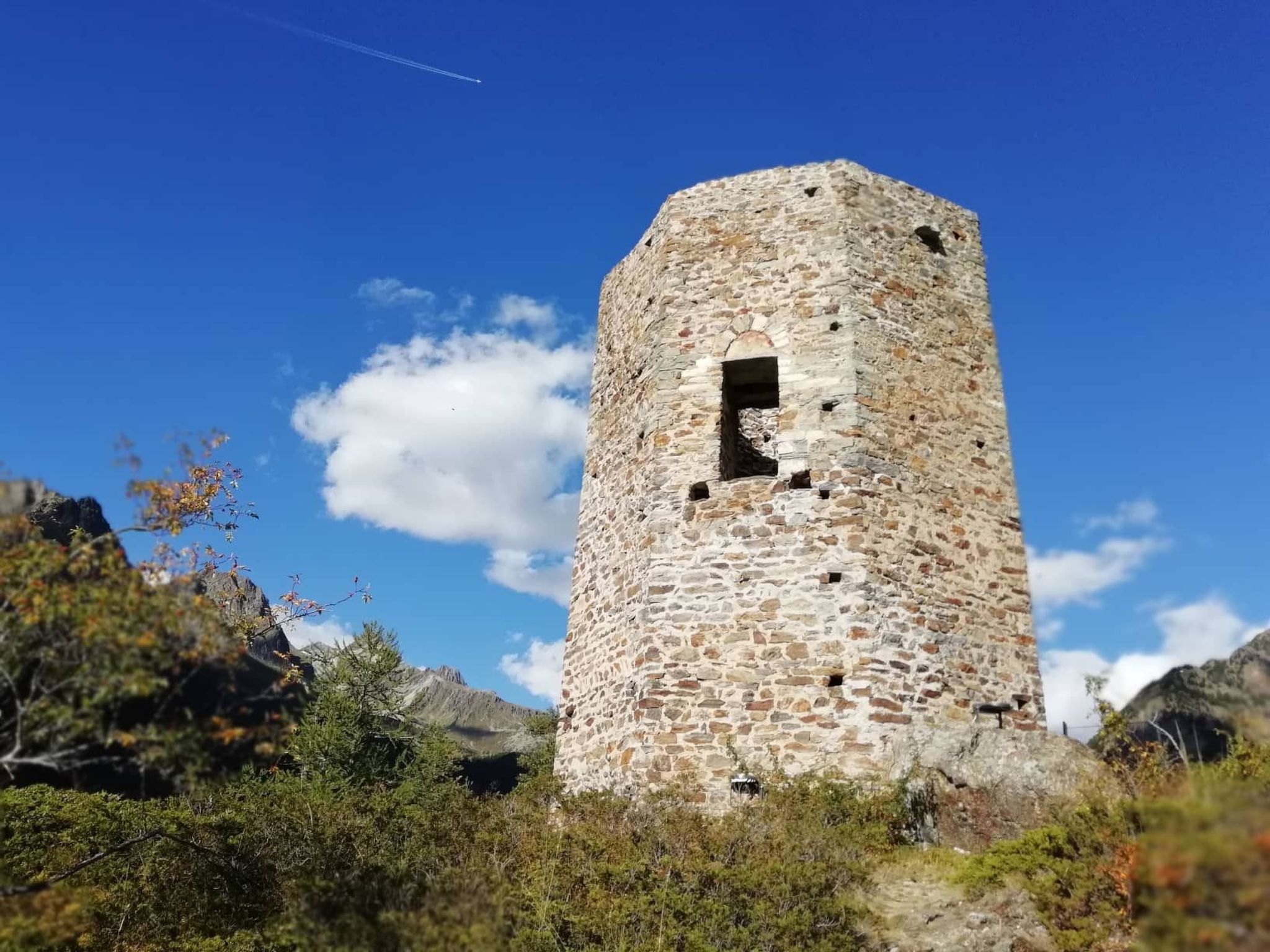 Helle, panoramische Wohnung in den Alpen.-Buiten