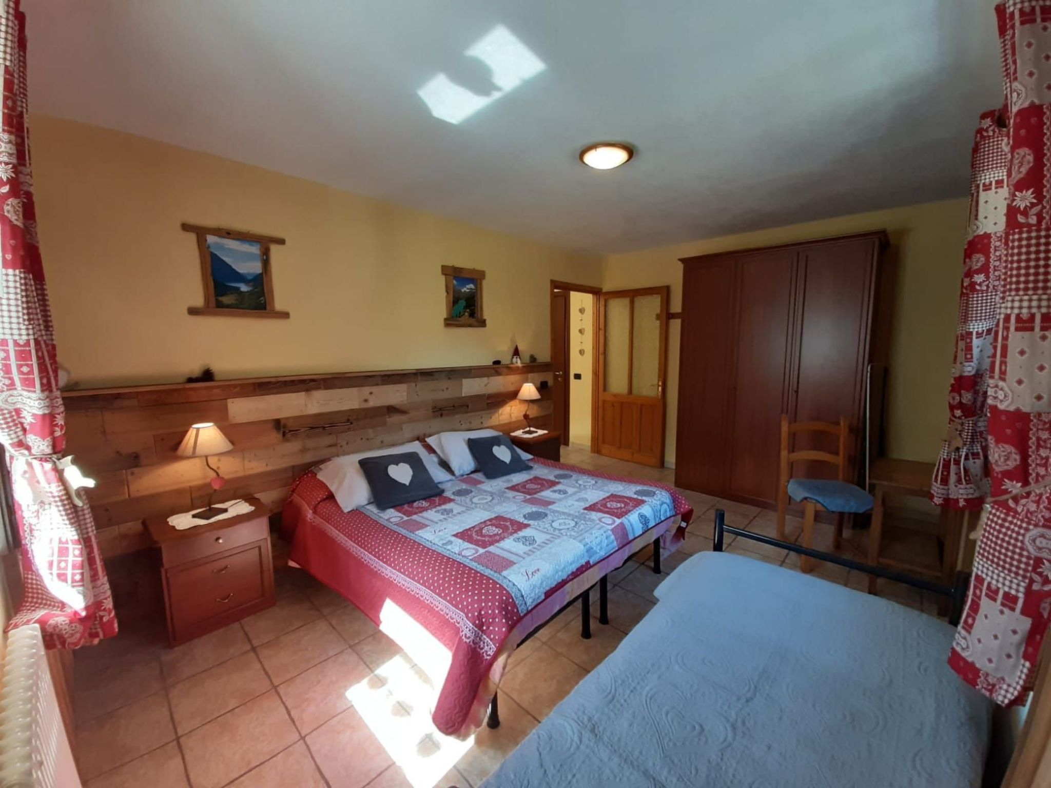 Helle, panoramische Wohnung in den Alpen.-Binnen