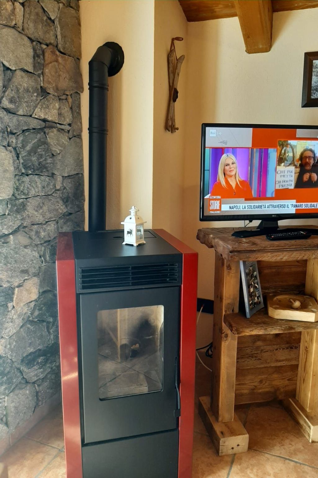 Helle, panoramische Wohnung in den Alpen.-Binnen