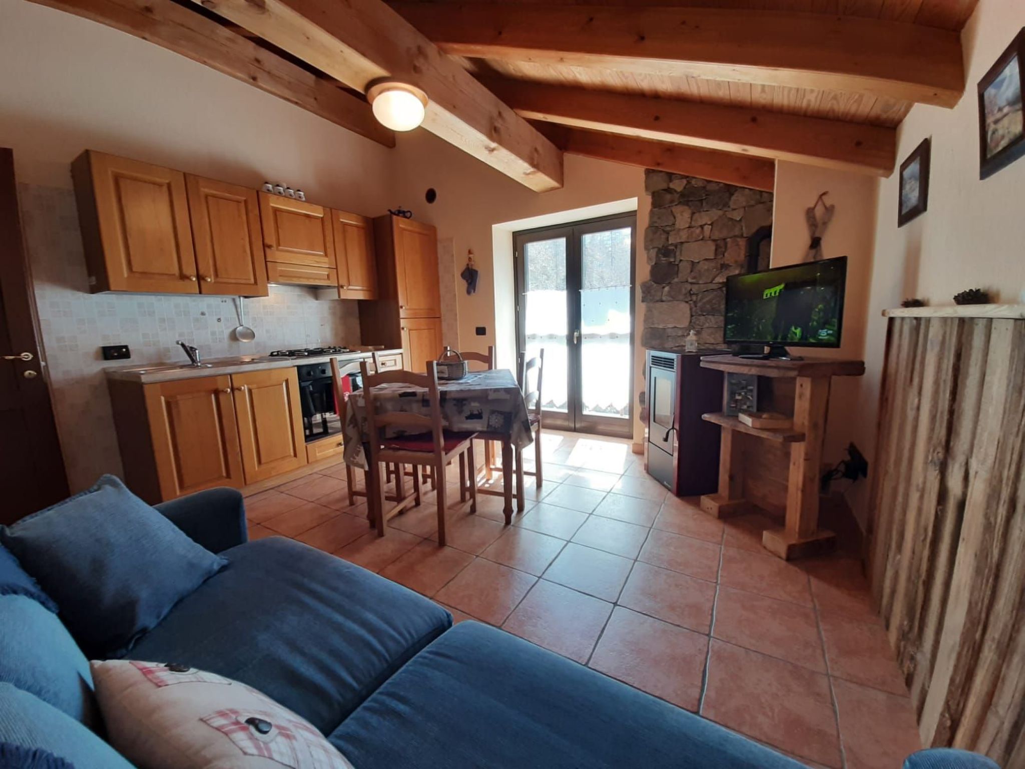 Helle, panoramische Wohnung in den Alpen.-Binnen