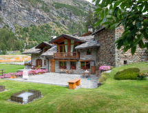 Holiday home Chez Les Roset