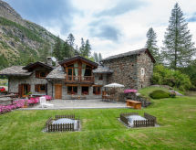Holiday home Chez Les Roset