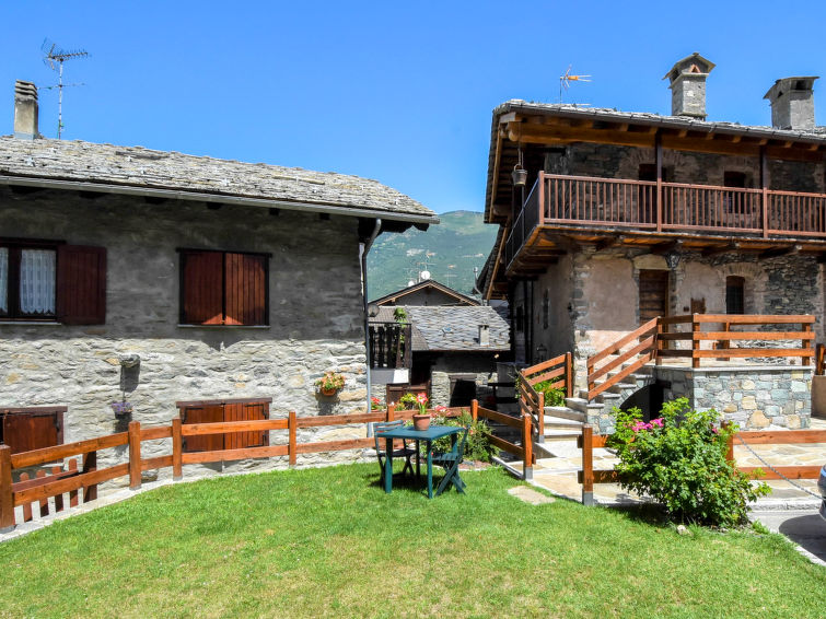 Search and Stay destination Fénis, Valle d'Aosta - Italy from AU$ 96. Les Cors