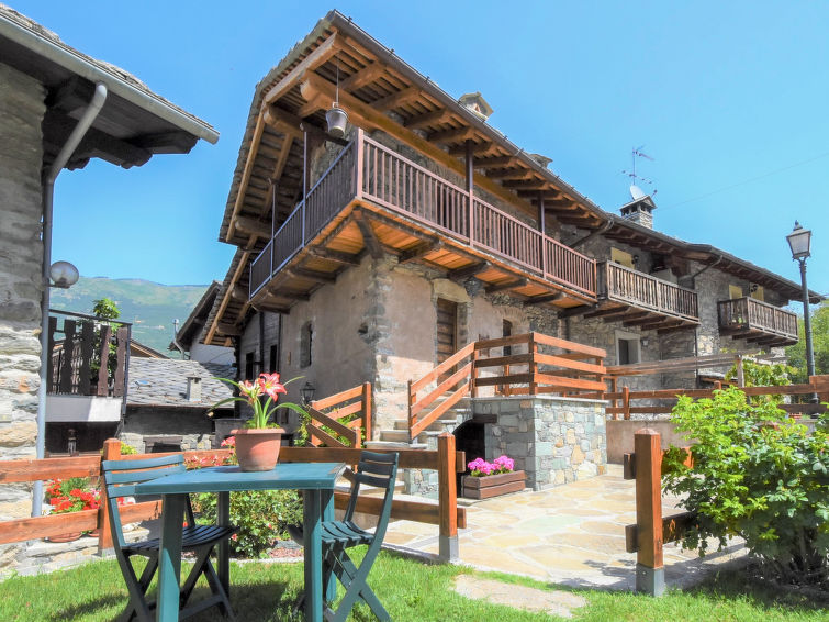 Search and Stay destination Fénis, Valle d'Aosta - Italy from AU$ 96. Les Cors