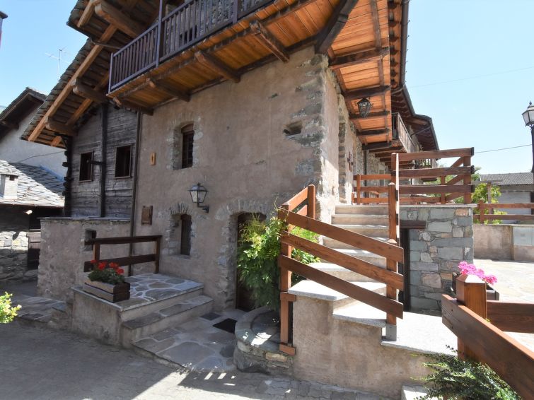 Search and Stay destination Fénis, Valle d'Aosta - Italy from AU$ 106. Les Cors