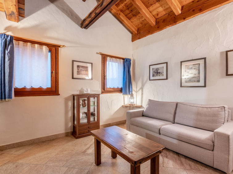 Search and Stay destination Fénis, Valle d'Aosta - Italy from AU$ 122. Les Cors