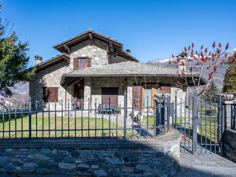 Search and Stay destination Fénis, Valle d'Aosta - Italy from AU$ 154. Maison Pro de Solari