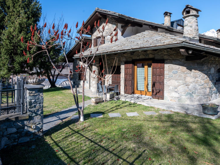 Search and Stay destination Fénis, Valle d'Aosta - Italy from AU$ 154. Maison Pro de Solari