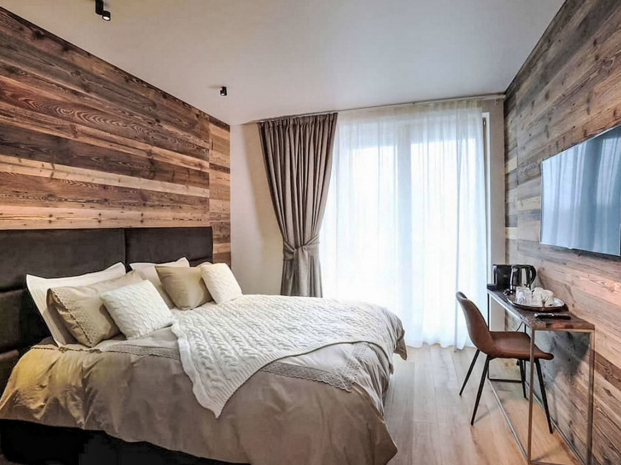 5BR Lovely Mountain Home with View - Binnen
