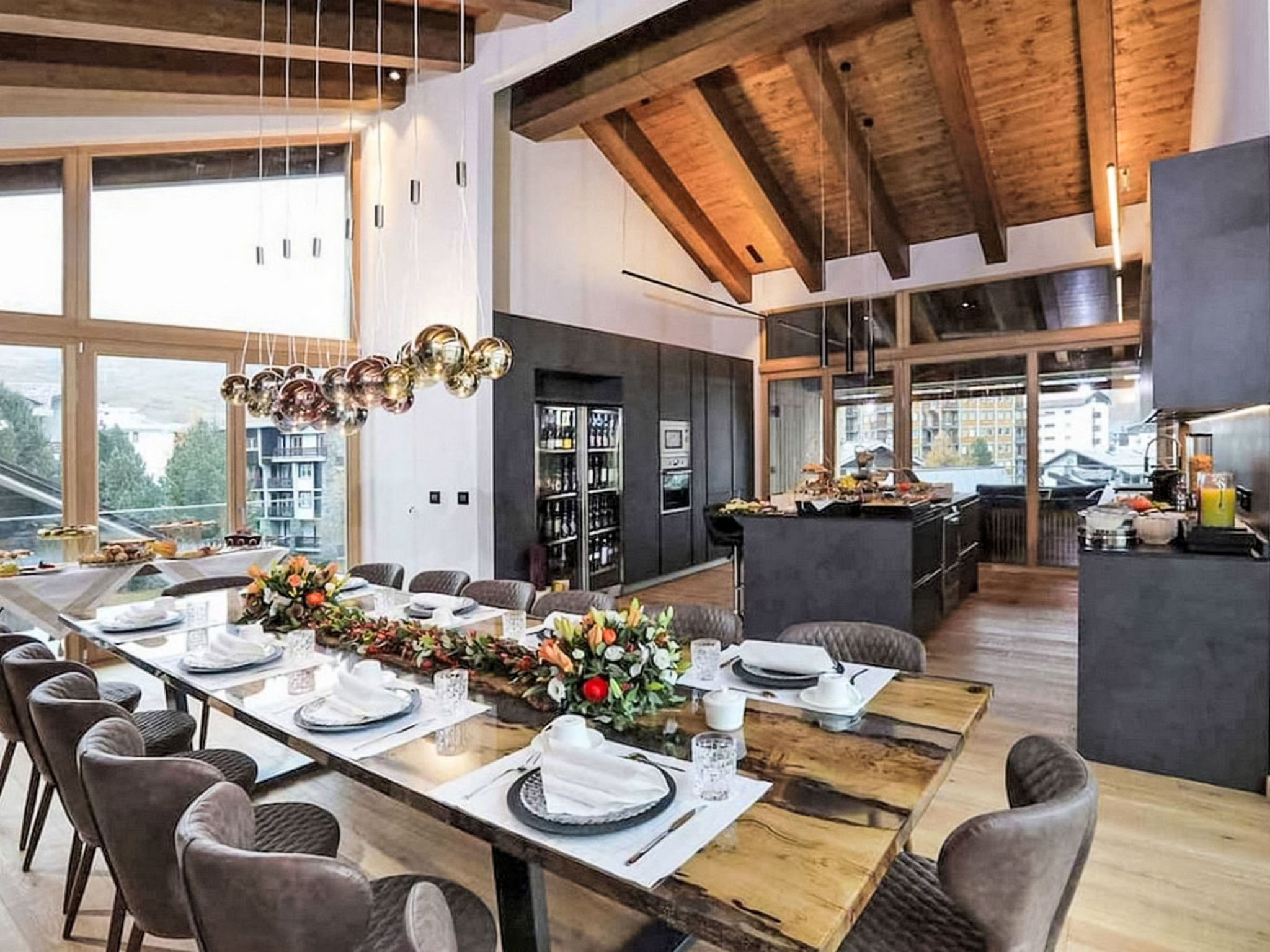 5BR Lovely Mountain Home with View - Binnen