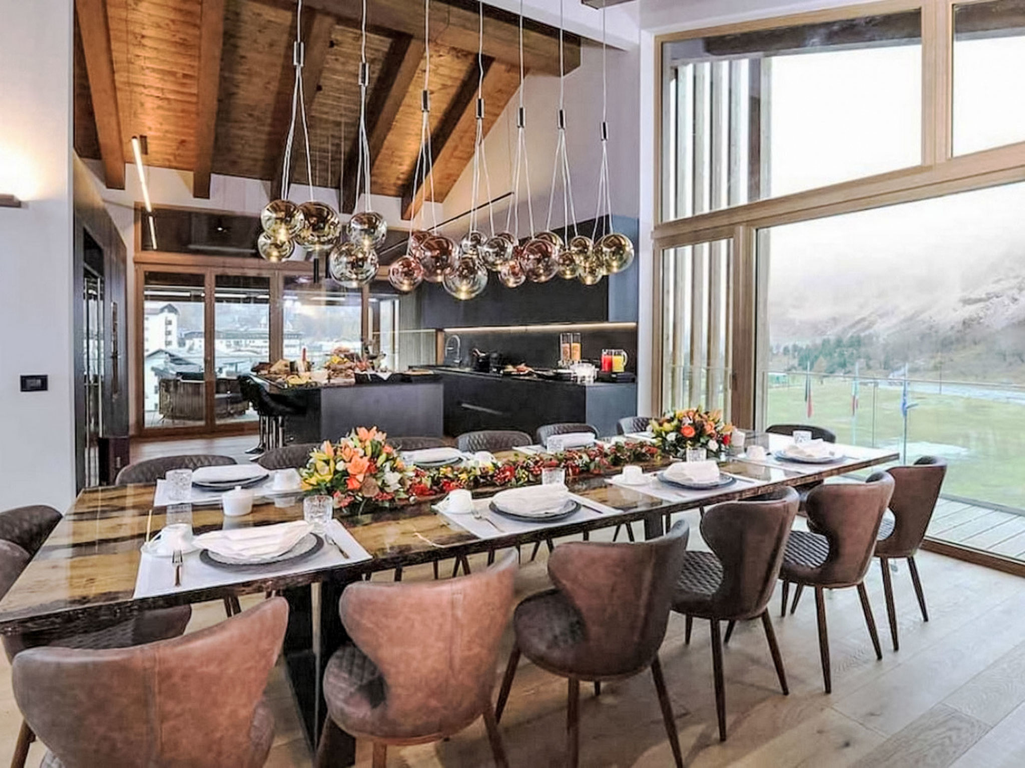 5BR Lovely Mountain Home with View - Binnen