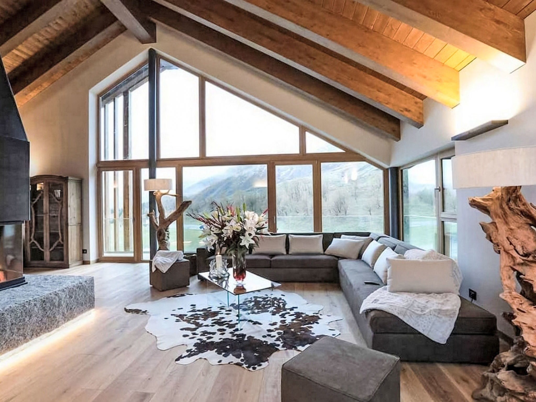 5BR Lovely Mountain Home with View - Binnen