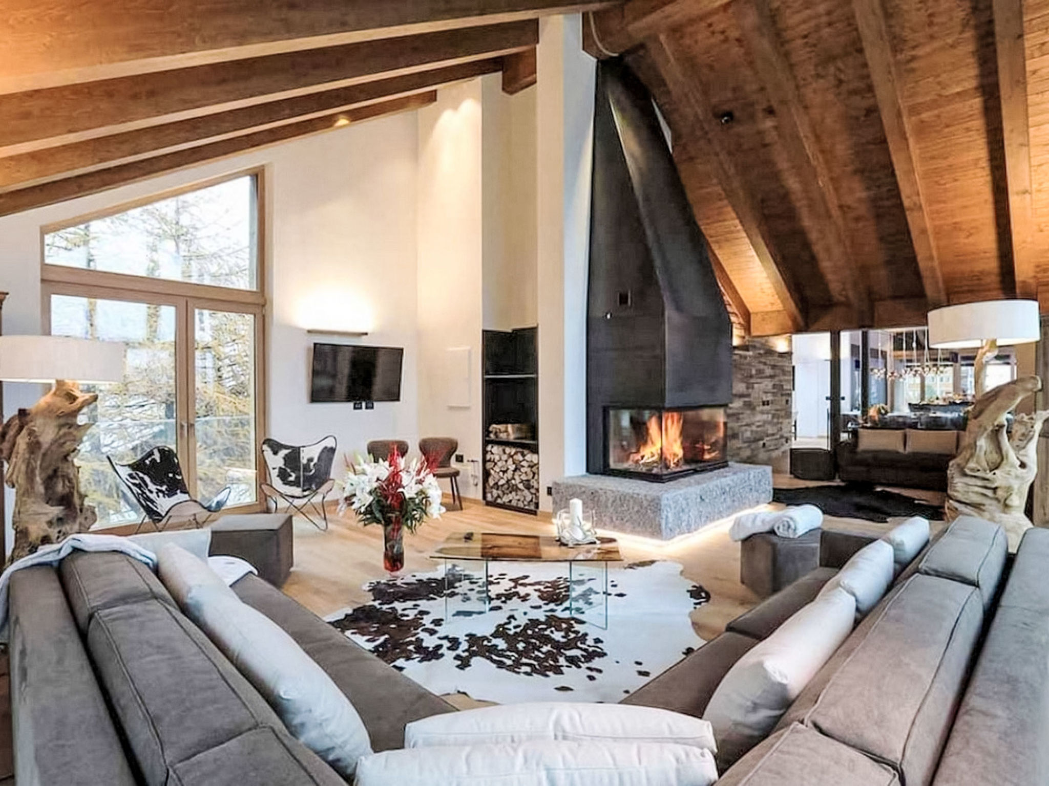 5BR Lovely Mountain Home with View - Binnen