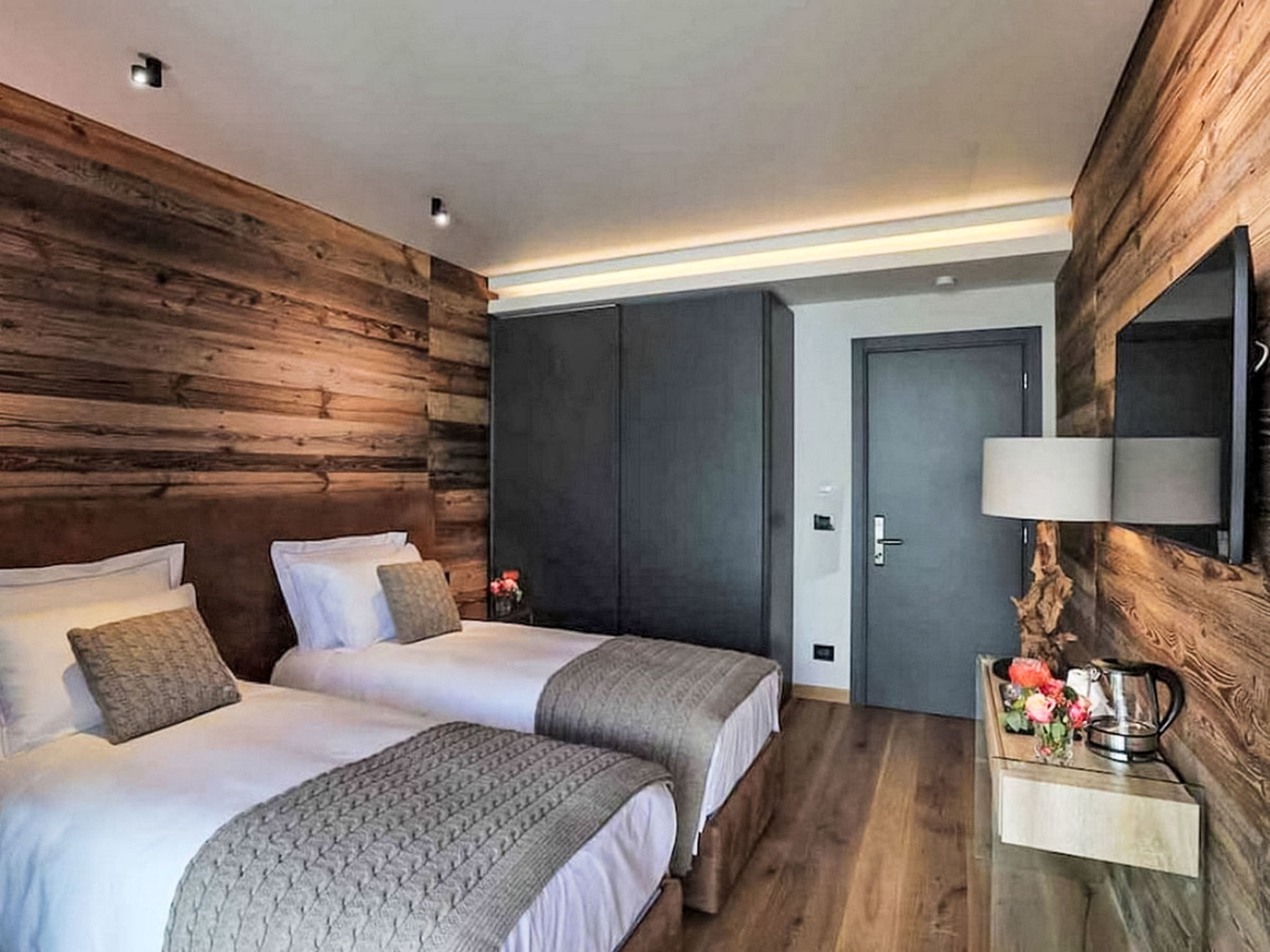 5BR Lovely Mountain Home with View - Binnen