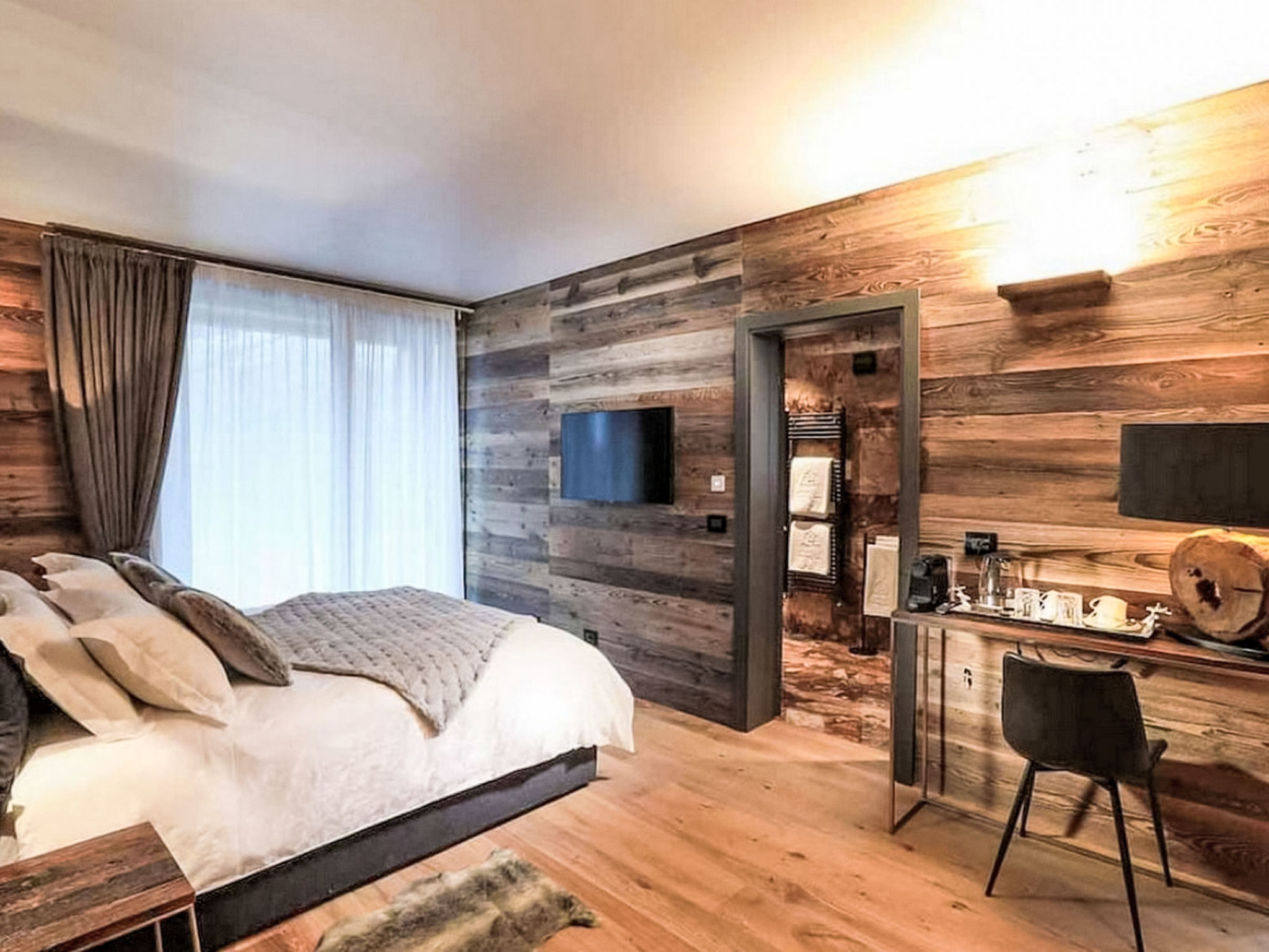 5BR Lovely Mountain Home with View - Binnen