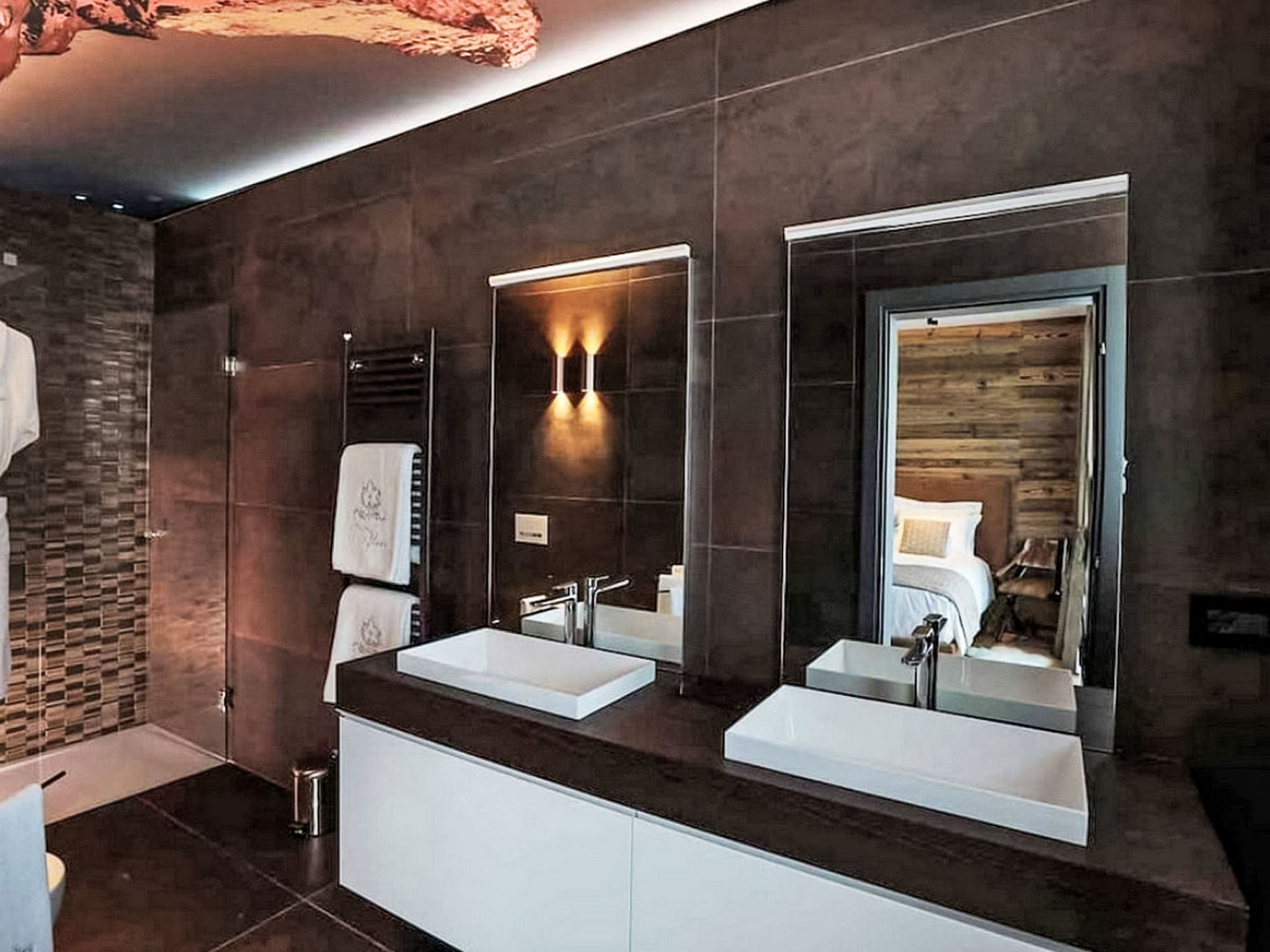 5BR Lovely Mountain Home with View - Binnen