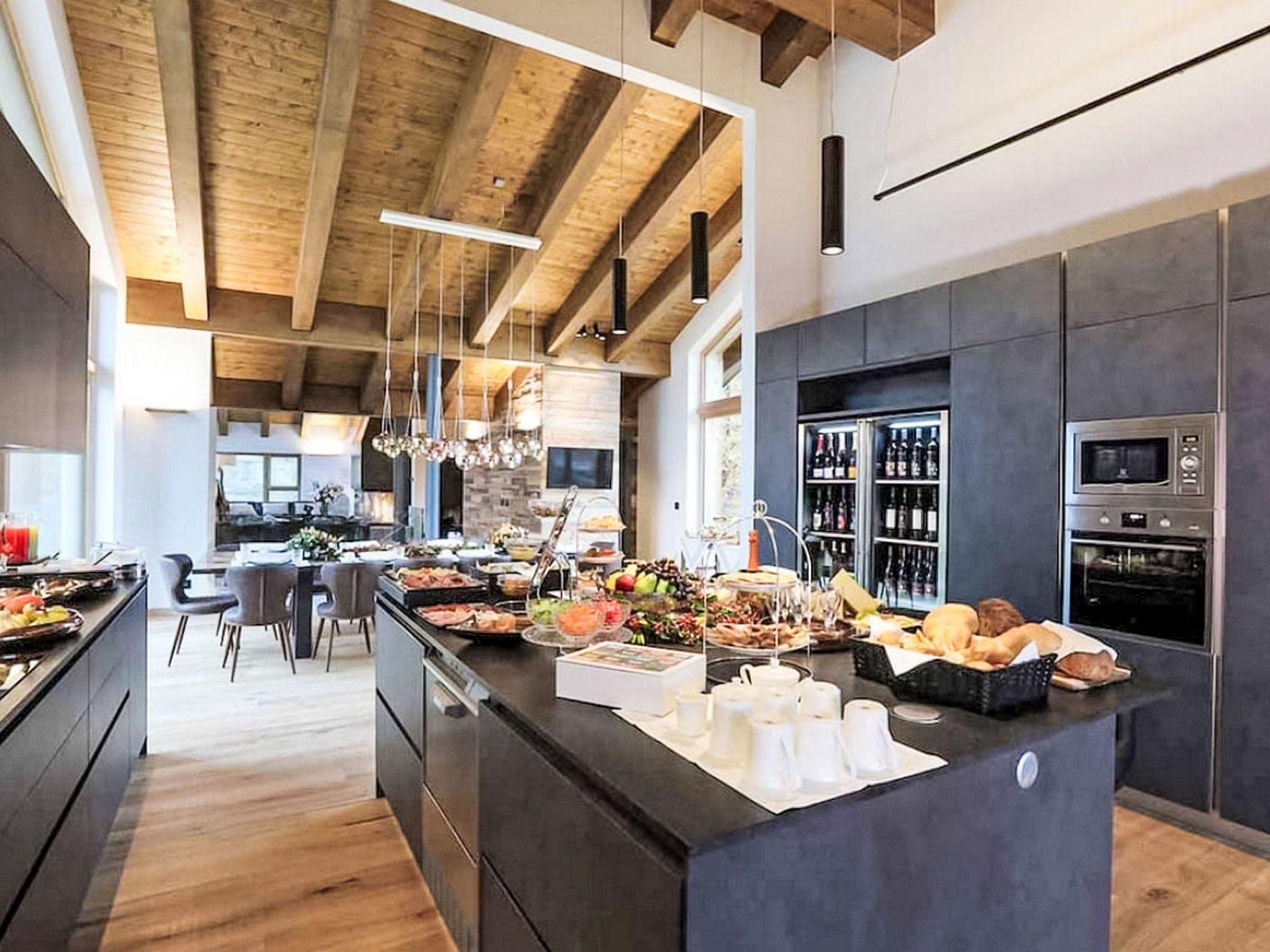 5BR Lovely Mountain Home with View - Binnen