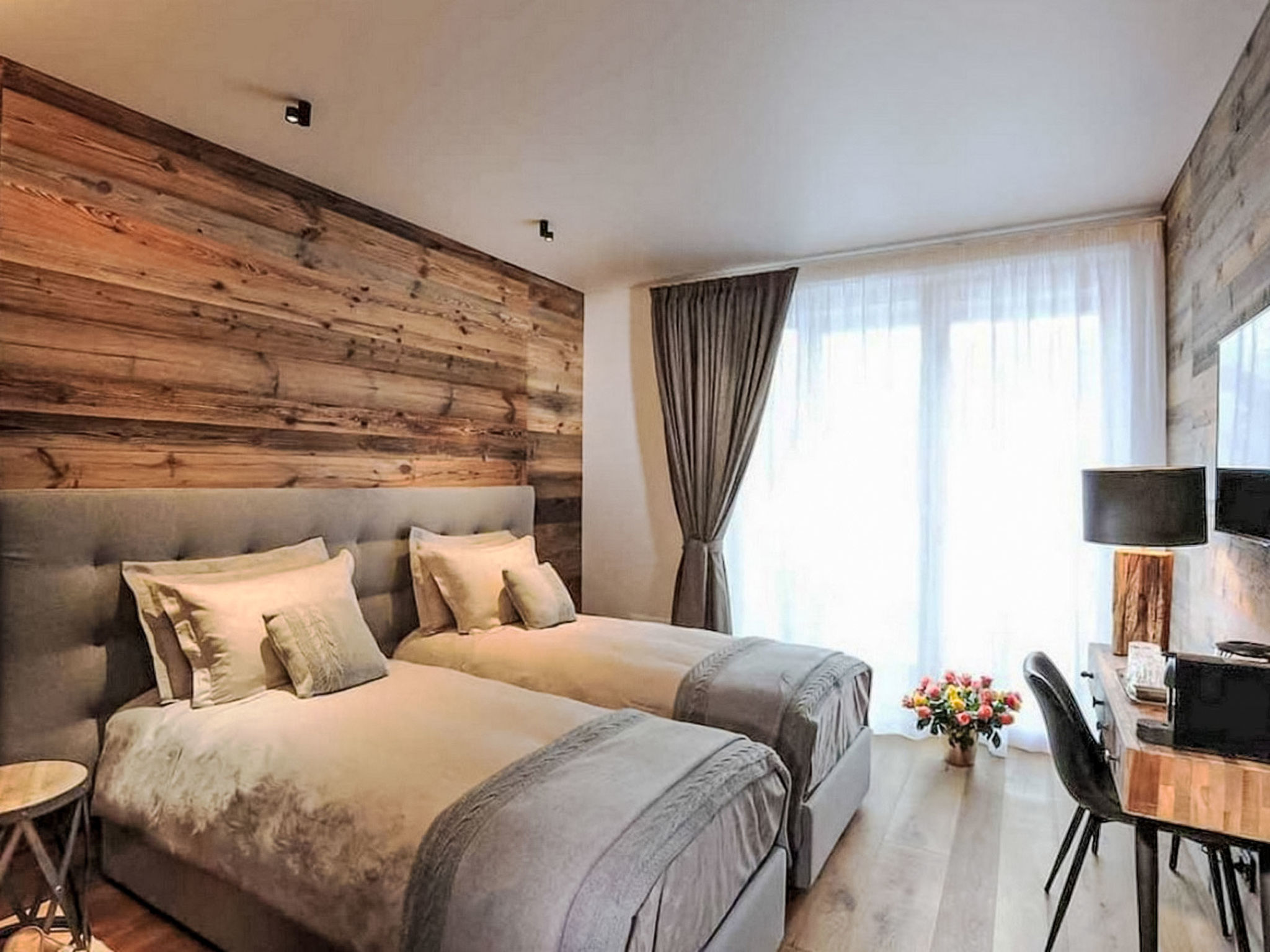 5BR Lovely Mountain Home with View - Binnen