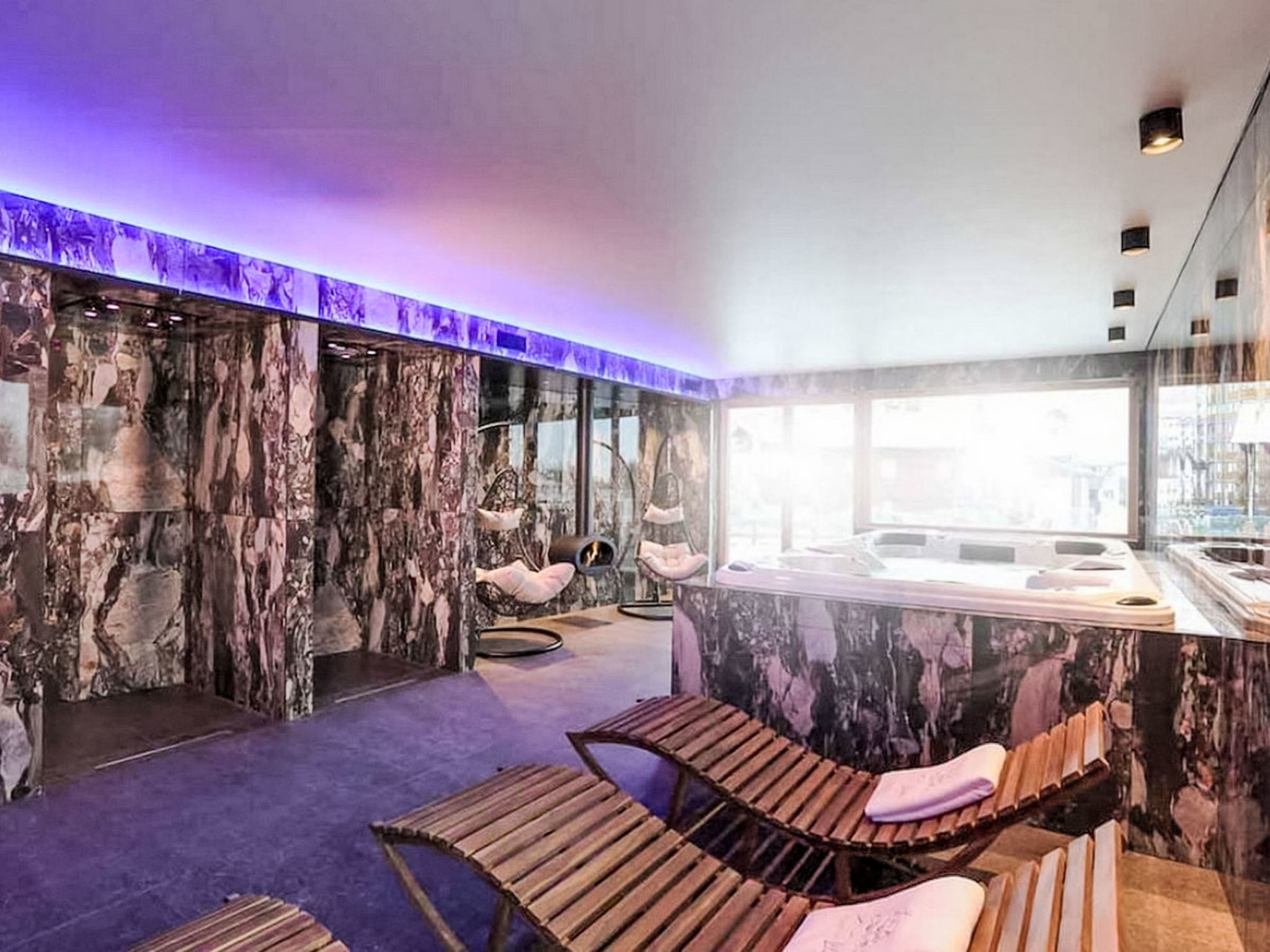 5BR Lovely Mountain Home with View