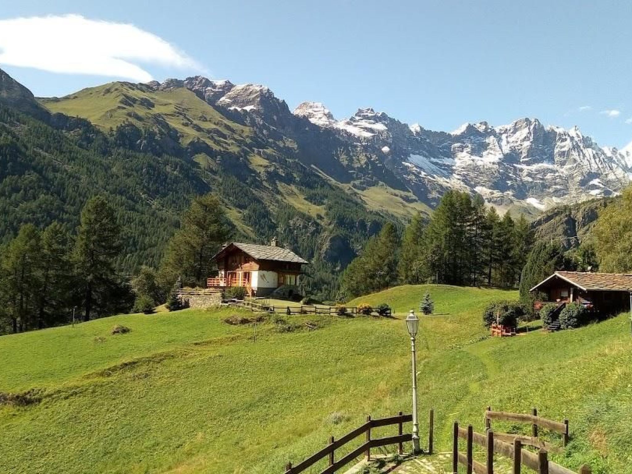 Photo of 'Lo Chalet' der Balkon über dem Matterhorntal
