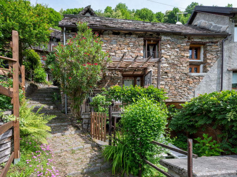 Search and Stay destination Messasca, Piemonte - Italy from AU$ 103. Il Gianlupo