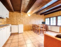 Authentiek appartement in dorpshart Ronco, 6 personen met bergzicht - thumbnail 5