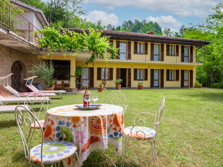 Vakantiehuis met open haard in Asti: rustieke Cascina Calore in Asti