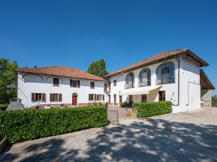 Ruim appartement in Villa Bricchetto nabij Asti in Asti