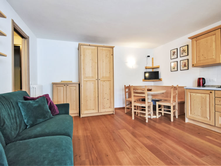 Bergzicht en rust aan de piste in Madesimo: Giglio Apartment in Madesimo